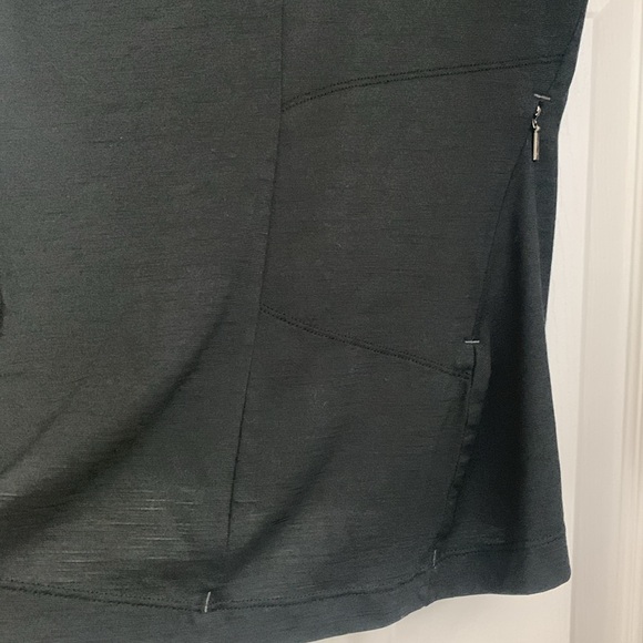 Arc’teryx black top - Picture 7 of 9